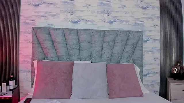 ShanelEvans online show from 10, 4, 2026