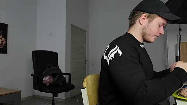 Snapshot of Richard_Dullas chatting on 9, 10, 2025 Richard Dullas online show from 9, 10, 2025