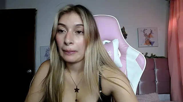 SophiaaLee online show from 4, 3, 2026