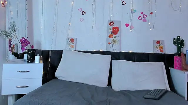 AmaraMoon  online show from 5, 11, 2025