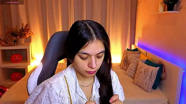 Leila Hefner online show from 27, 11, 2025