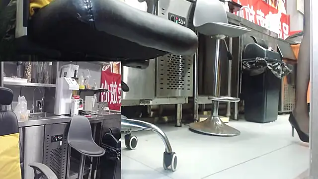 Snapshot of Eileen-L chatting on 7, 11, 2025 Eileen-L online show from 7, 11, 2025