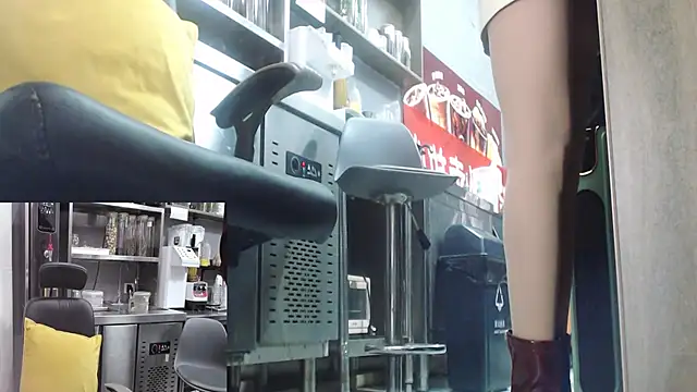 Snapshot of Eileen-L chatting on 23, 11, 2025 Eileen-L online show from 23, 11, 2025