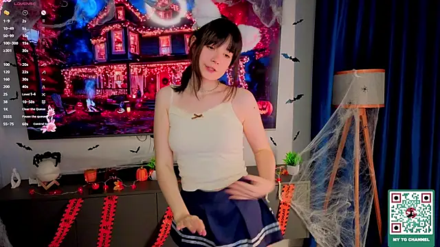 Snapshot of Honeey_Beee chatting on 29, 10, 2025 Honeey Beee online show from 29, 10, 2025