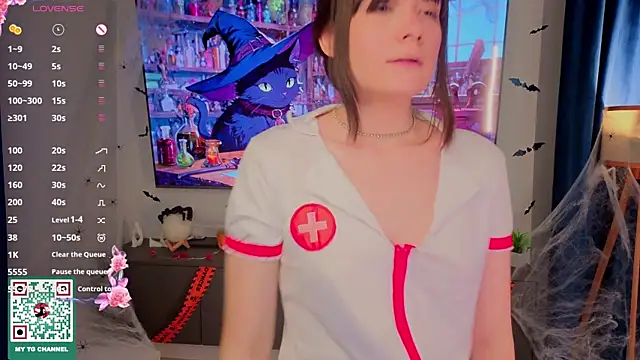 Snapshot of Honeey_Beee chatting on 31, 10, 2025 Honeey Beee online show from 31, 10, 2025