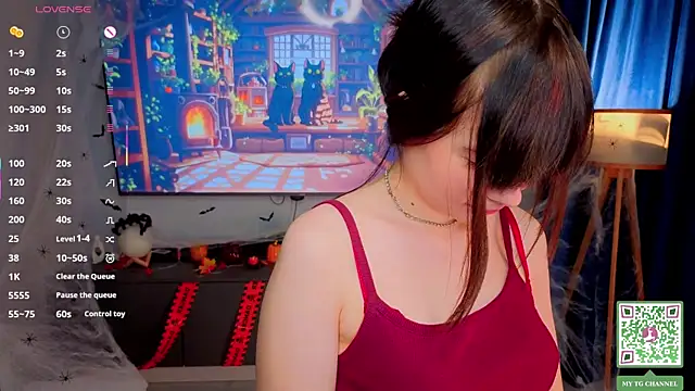 Snapshot of Honeey_Beee chatting on 2, 11, 2025 Honeey Beee online show from 2, 11, 2025