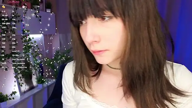 Snapshot of Honeey_Beee chatting on 7, 11, 2025 Honeey Beee online show from 7, 11, 2025