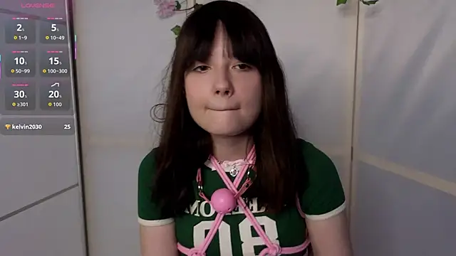 Snapshot of Honeey_Beee chatting on 14, 11, 2025 Honeey Beee online show from 14, 11, 2025