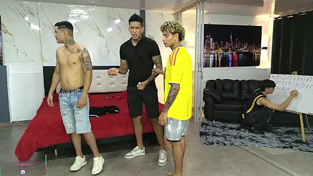 Snapshot of Playhardsex_ chatting on 8, 4, 2026 Playhardsex online show from 8, 4, 2026