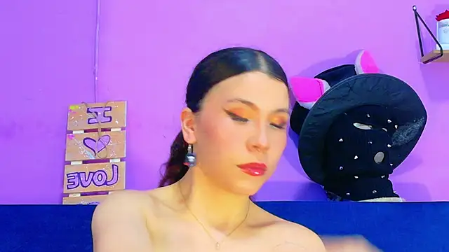 Snapshot of CristalRose chatting on 9, 4, 2026 CristalRose online show from 9, 4, 2026