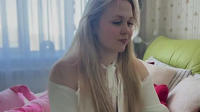 Estella Elwood online show from 3, 2, 2026