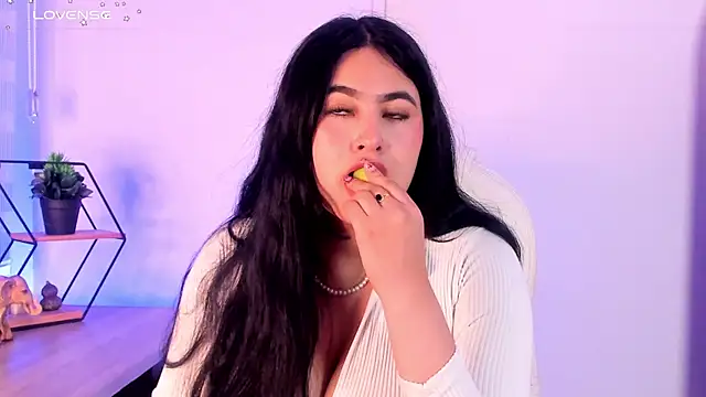 Emma  clark  online show from 21, 11, 2025