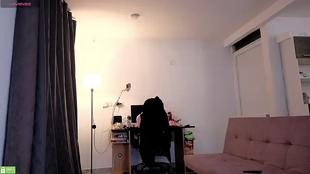 Snapshot of colette_e chatting on 31, 3, 2026 colette e online show from 31, 3, 2026