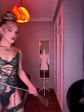 Snapshot of lacattiva chatting on 10, 9, 2025 lacattiva online show from 10, 9, 2025