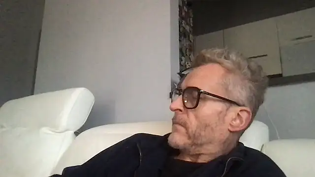 Axl hot online show from 10, 1, 2026