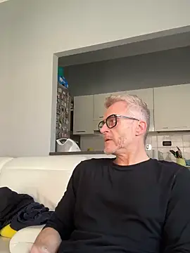 Axl hot online show from 12, 3, 2026