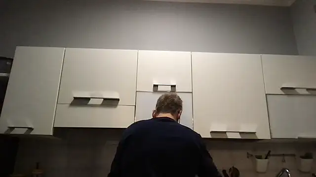 Axl hot online show from 23, 3, 2026