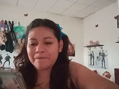 Snapshot of Kitty_WetXxX chatting on 11, 6, 2026 Kitty WetXxX online show from 11, 6, 2026