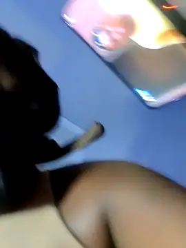 Snapshot of malaika1999 chatting on 17, 11, 2025 malaika1999 online show from 17, 11, 2025