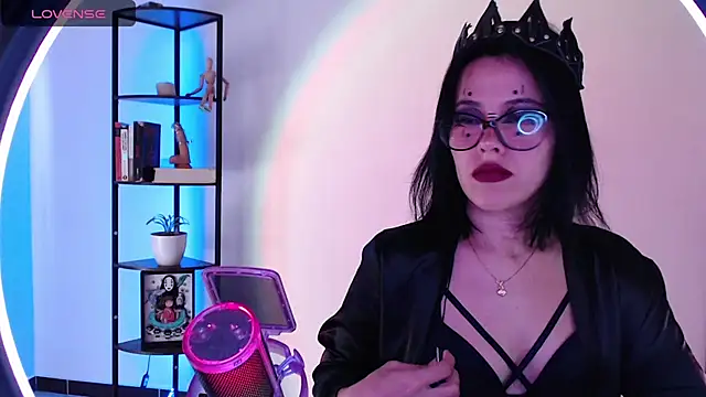 girldom online show from 14, 10, 2025