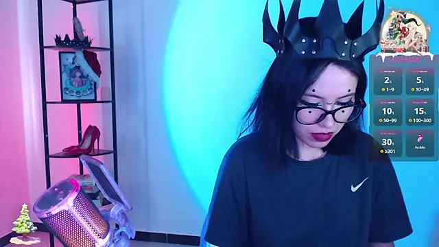 girldom online show from 17, 12, 2025