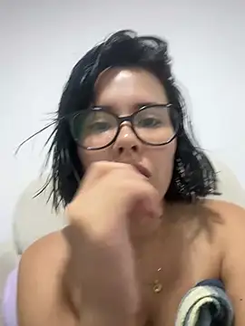 Snapshot of girldom chatting on 24, 7, 2026 girldom online show from 24, 7, 2026