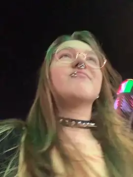 Snapshot of VesnaCrystal chatting on 12, 11, 2025 VesnaCrystal online show from 12, 11, 2025