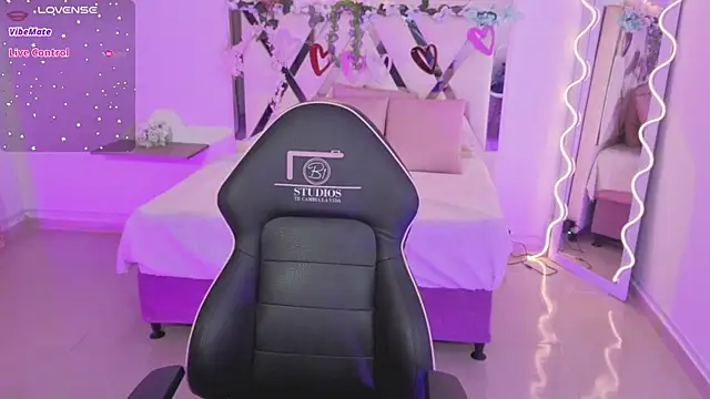 ZURY TAY online show from 23, 10, 2025