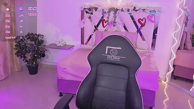 ZURY TAY online show from 8, 11, 2025