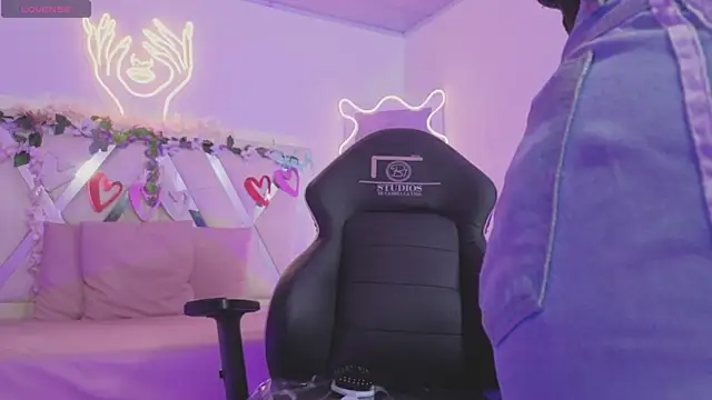 ZURY TAY online show from 29, 11, 2025