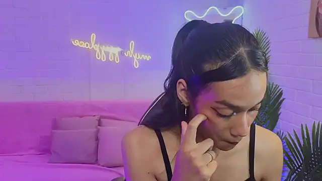 artemiss tay online show from 10, 9, 2025