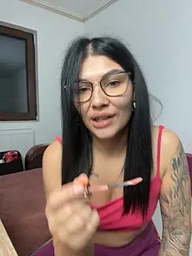 MiaKiittyy online show from 9, 10, 2025