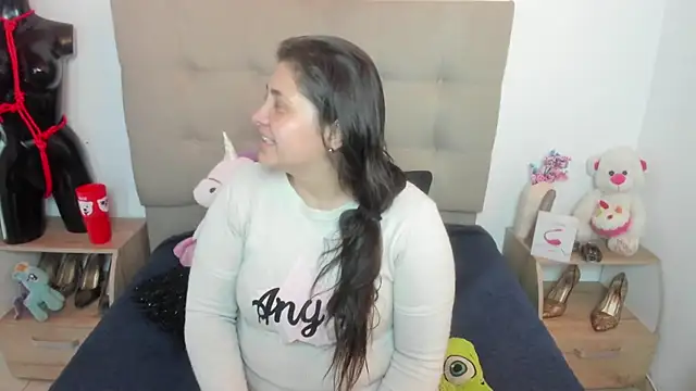 TifanyAmazinng online show from 10, 11, 2025