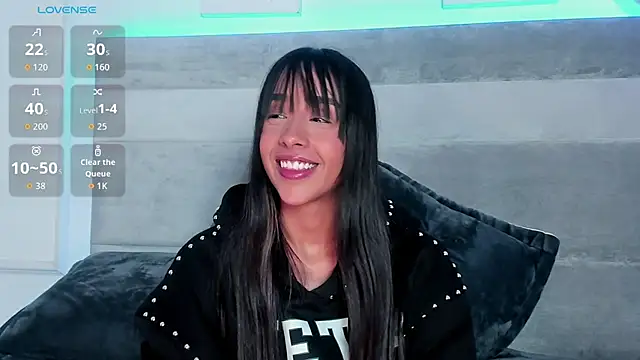 Snapshot of Aleja_ruizz chatting on 18, 10, 2025 Aleja ruizz online show from 18, 10, 2025