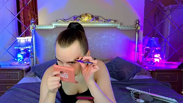 Kelly Cartier online show from 26, 11, 2025