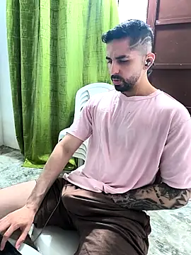 Snapshot of giannis090 chatting on 8, 3, 2026 giannis090 online show from 8, 3, 2026