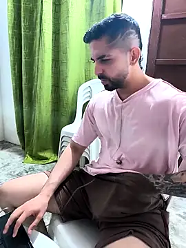 Snapshot of giannis090 chatting on 8, 3, 2026 giannis090 online show from 8, 3, 2026