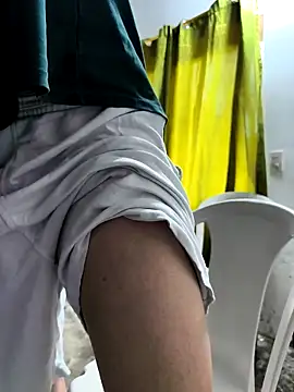 Snapshot of giannis090 chatting on 13, 3, 2026 giannis090 online show from 13, 3, 2026