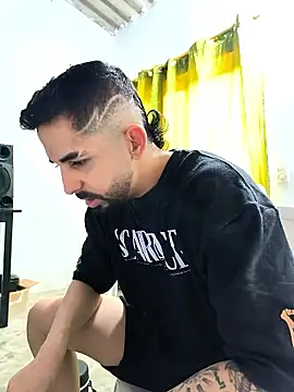 Snapshot of giannis090 chatting on 18, 3, 2026 giannis090 online show from 18, 3, 2026