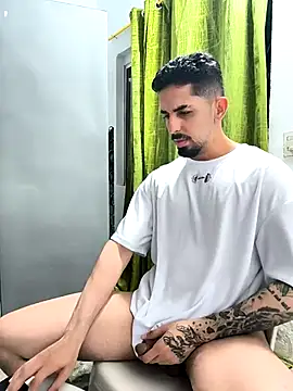 Snapshot of giannis090 chatting on 24, 4, 2026 giannis090 online show from 24, 4, 2026