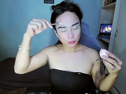 YourNikkieXxx online show from 19, 1, 2026