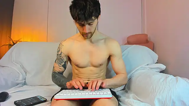 Snapshot of Oscar_Miller_ chatting on 2, 4, 2026 Oscar Miller online show from 2, 4, 2026