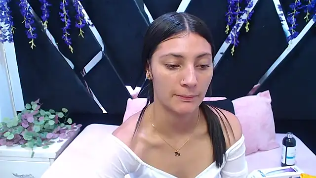 Snapshot of _Luna_Bennett chatting on 7, 4, 2026 Luna Bennett online show from 7, 4, 2026