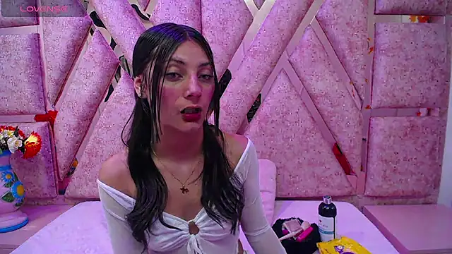 Snapshot of _Luna_Bennett chatting on 10, 4, 2026 Luna Bennett online show from 10, 4, 2026