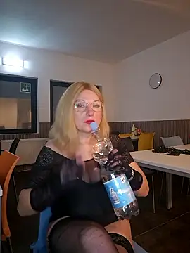 TinaLizxh online show from 10, 1, 2026