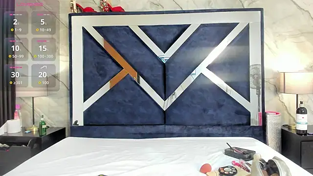 VioletRose as online show from 7, 10, 2025