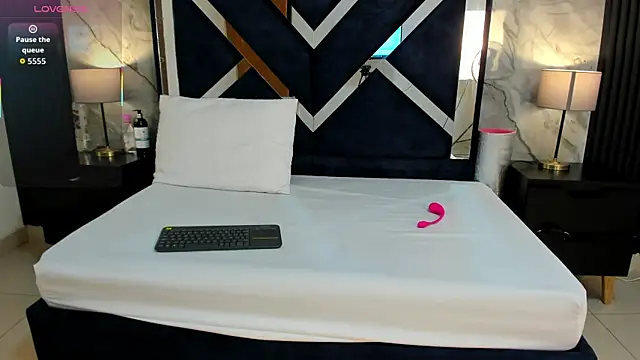 VioletRose as online show from 26, 10, 2025