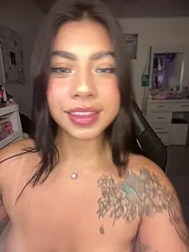 Snapshot of charlotte_queen1320 chatting on 26, 4, 2026 charlotte queen1320 online show from 26, 4, 2026