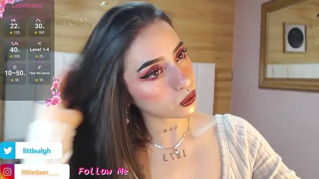 Abril Velvet a  online show from 7, 11, 2025