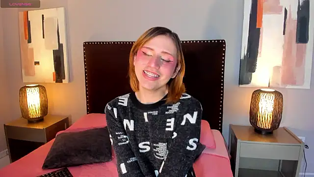 Snapshot of seraphine_star chatting on 18, 2, 2026 seraphine star online show from 18, 2, 2026